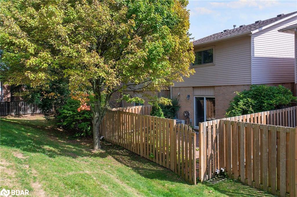 34-800 Upper Paradise Road, Hamilton, ON - Outdoor