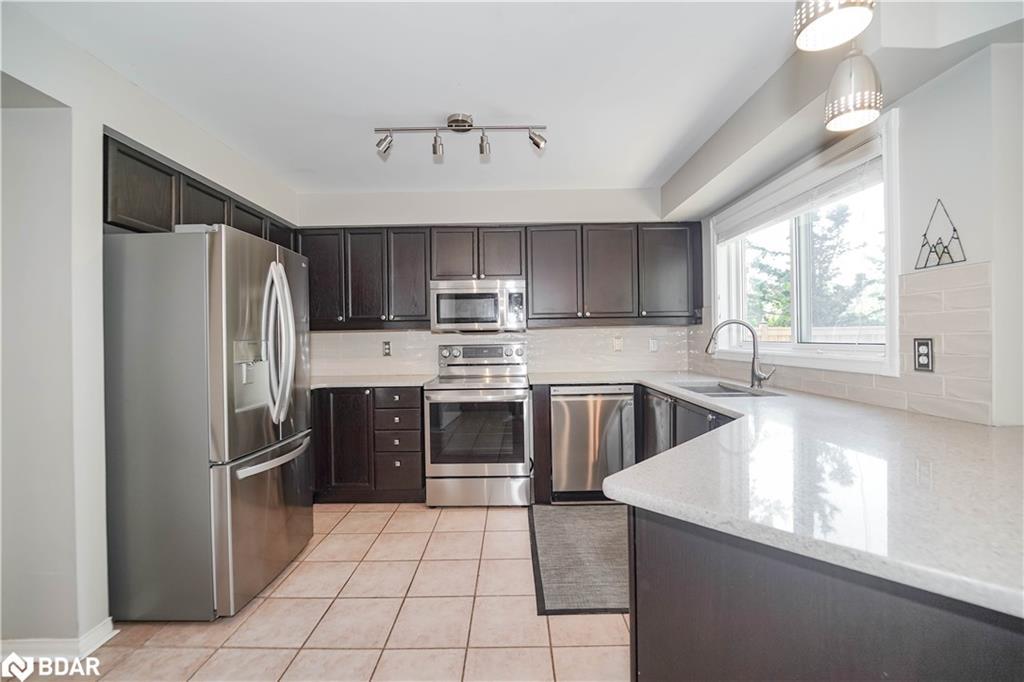 50 Gartshore Drive, Whitby, ON - Indoor Photo Showing Kitchen