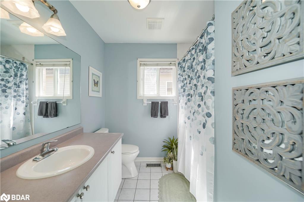 50 Gartshore Drive, Whitby, ON - Indoor Photo Showing Bathroom