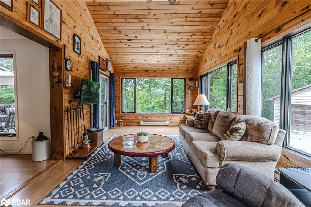 1506 Torpitt Road, Severn, ON - Indoor Photo Showing Living Room