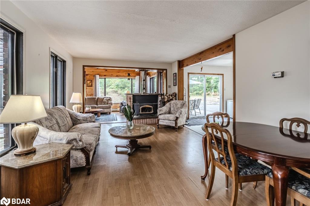 1506 Torpitt Road, Severn, ON - Indoor Photo Showing Living Room