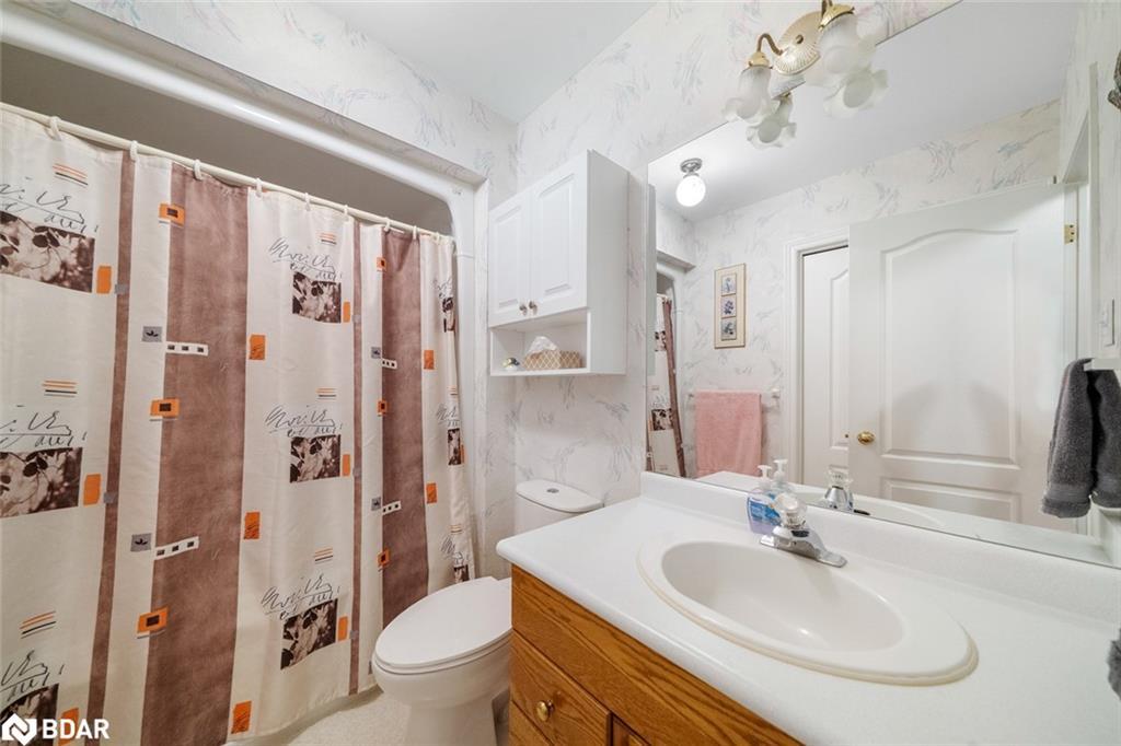 30 Charles Street, Penetanguishene, ON - Indoor Photo Showing Bathroom