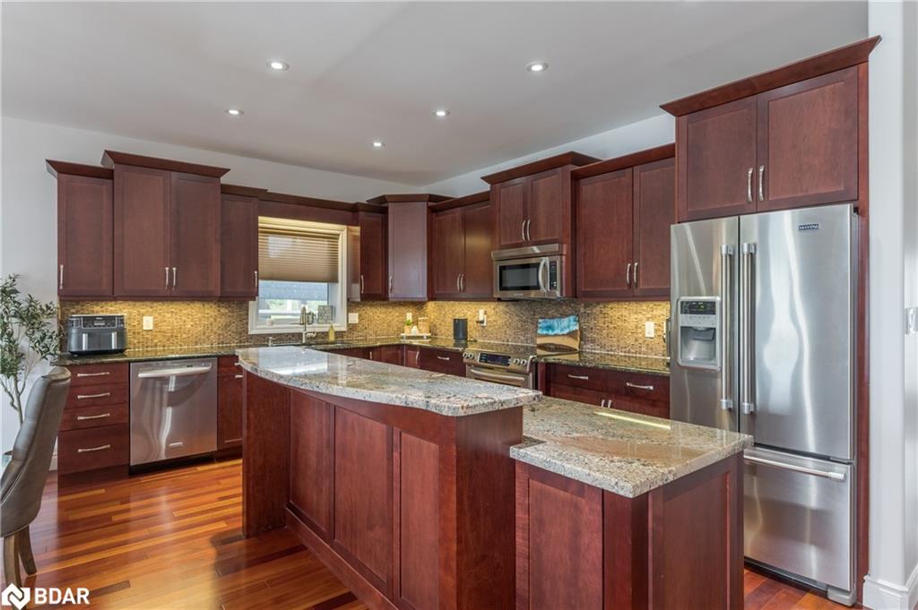 145 Homewood Avenue, Trent Hills, ON - Indoor Photo Showing Kitchen With Upgraded Kitchen