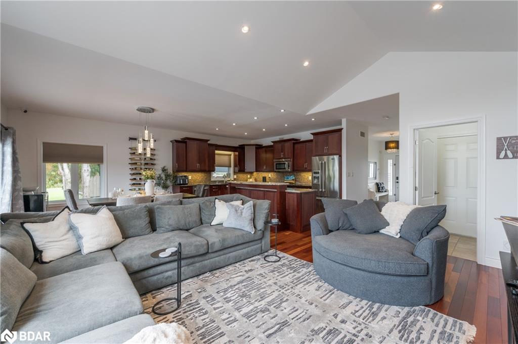 145 Homewood Avenue, Trent Hills, ON - Indoor Photo Showing Living Room