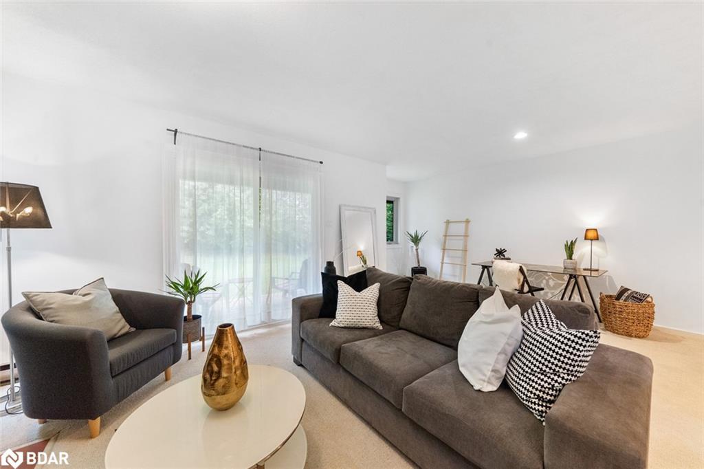 548 Oxbow Crescent, Collingwood, ON - Indoor Photo Showing Living Room