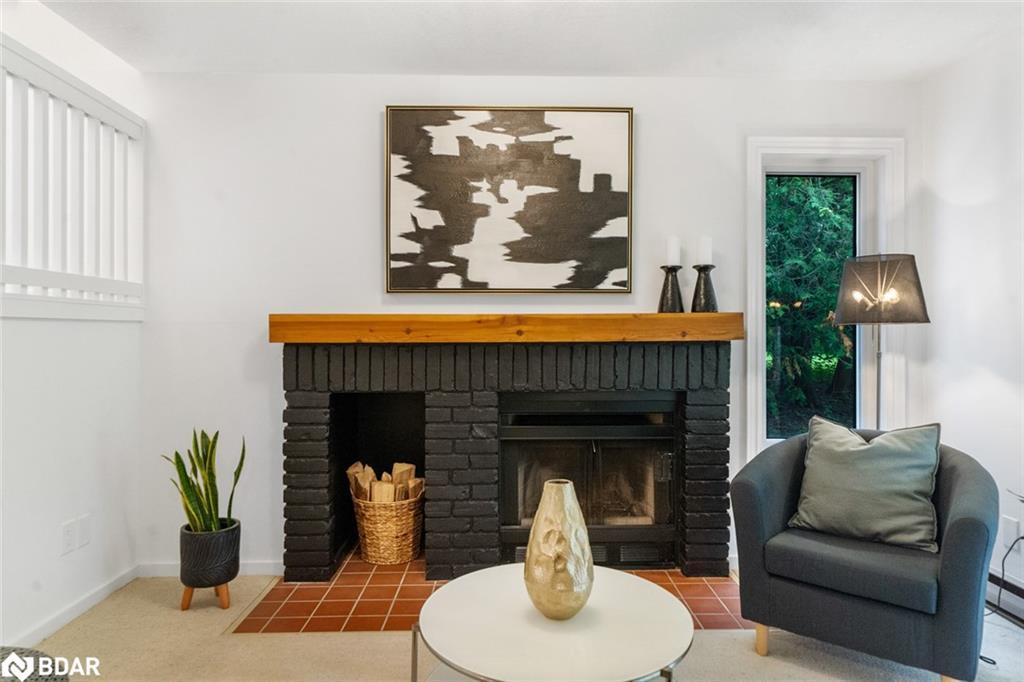 548 Oxbow Crescent, Collingwood, ON - Indoor Photo Showing Living Room With Fireplace