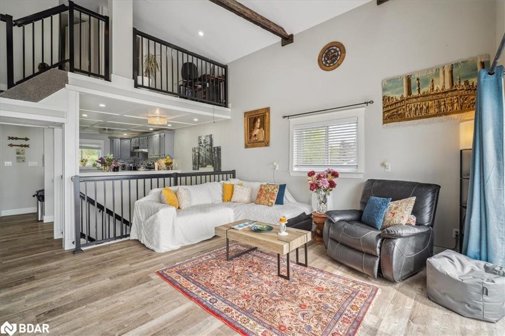339520 Presqu'Ile Road, Georgian Bluffs, ON - Indoor Photo Showing Living Room