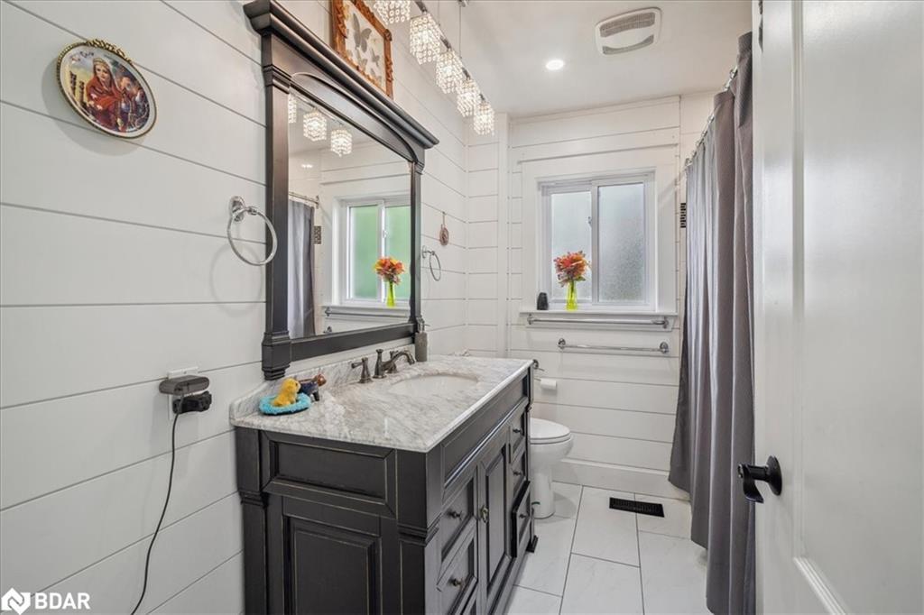 339520 Presqu'Ile Road, Georgian Bluffs, ON - Indoor Photo Showing Bathroom