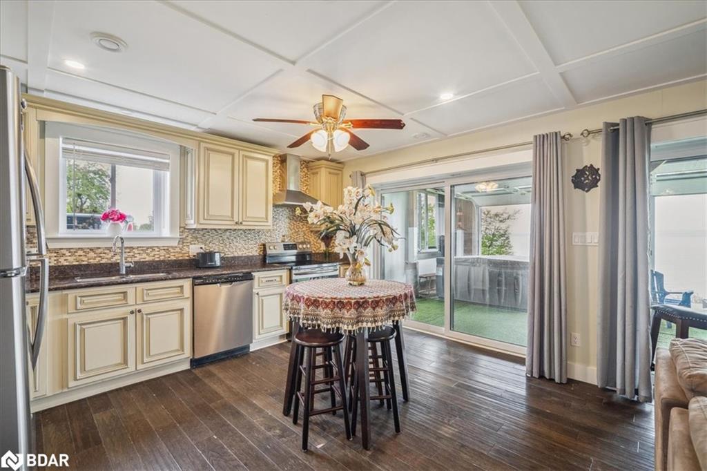 339520 Presqu'Ile Road, Georgian Bluffs, ON - Indoor Photo Showing Kitchen