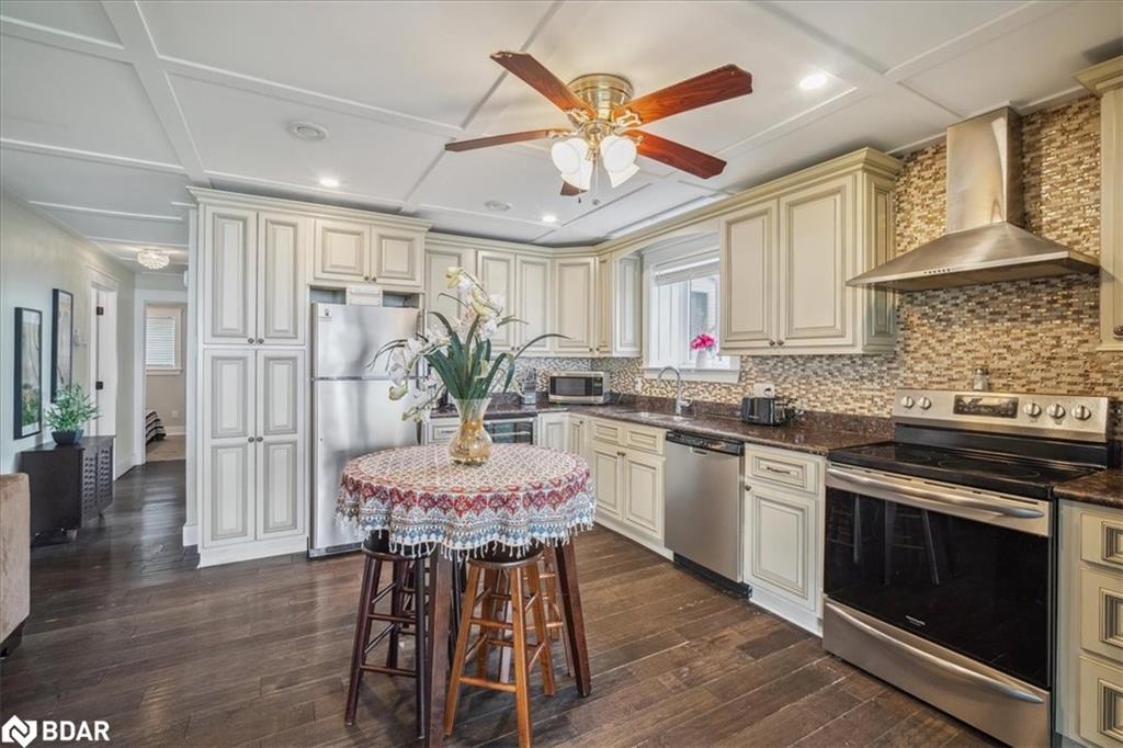 339520 Presqu'Ile Road, Georgian Bluffs, ON - Indoor Photo Showing Kitchen
