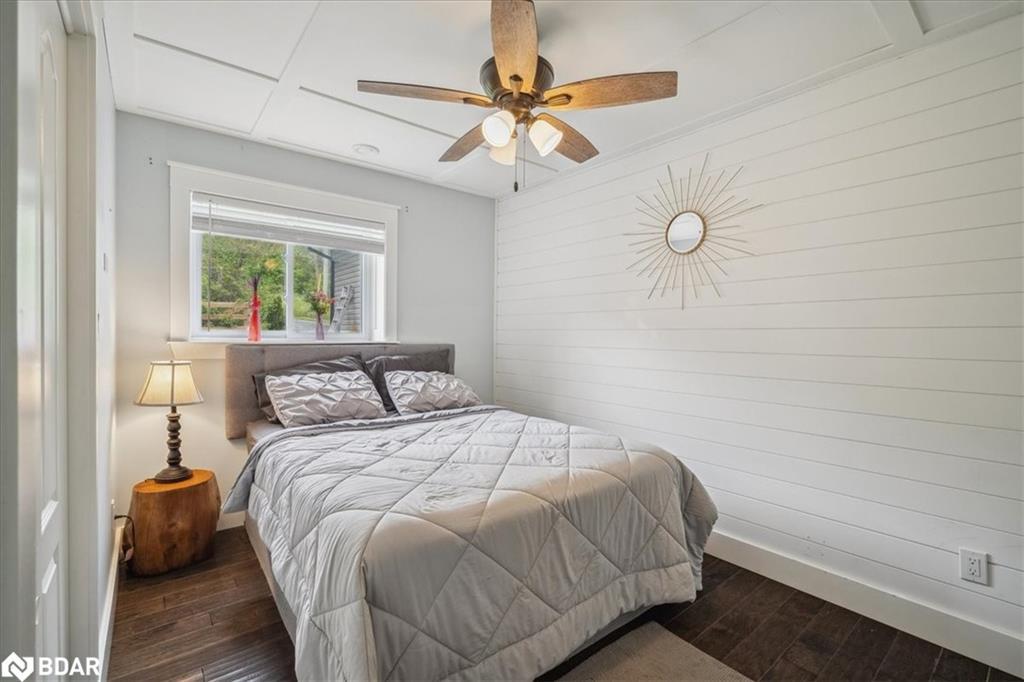 339520 Presqu'Ile Road, Georgian Bluffs, ON - Indoor Photo Showing Bedroom