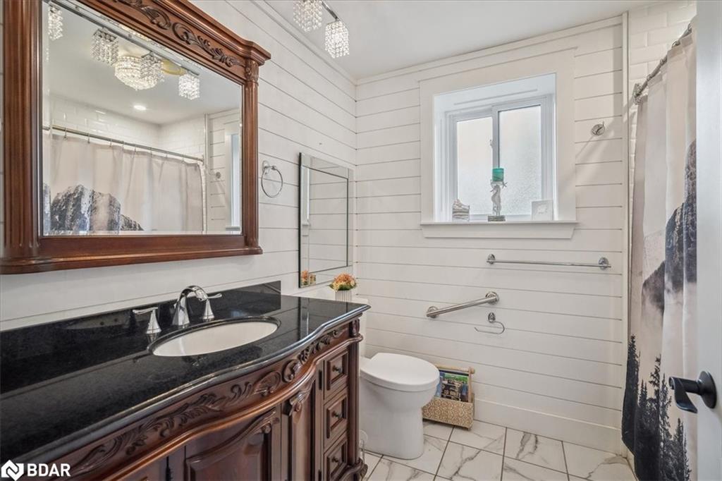 339520 Presqu'Ile Road, Georgian Bluffs, ON - Indoor Photo Showing Bathroom