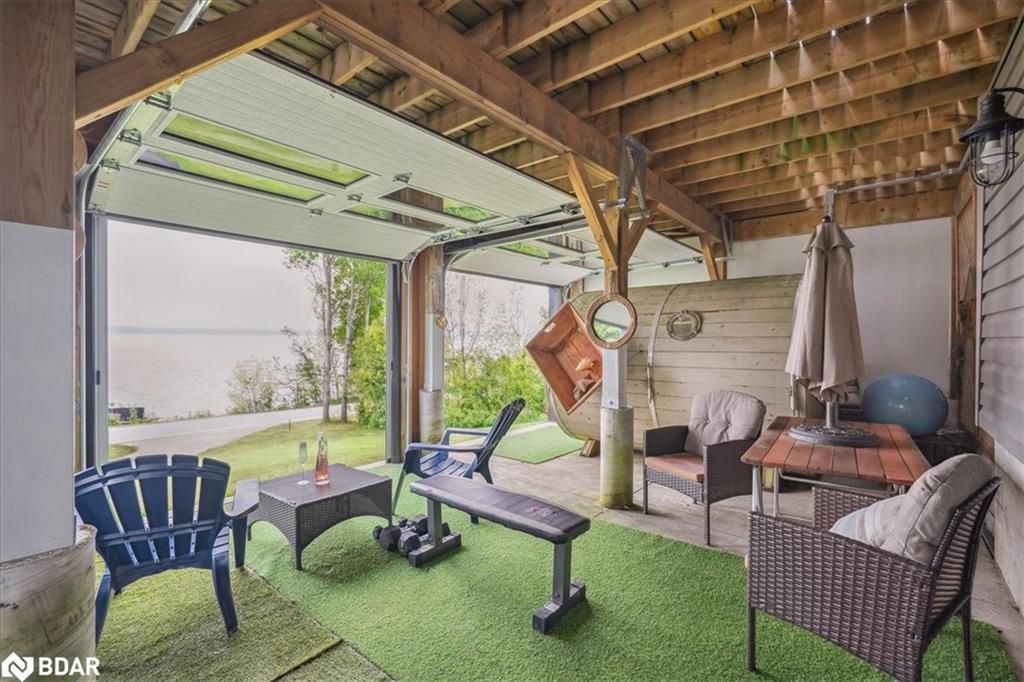 339520 Presqu'Ile Road, Georgian Bluffs, ON - With Exterior