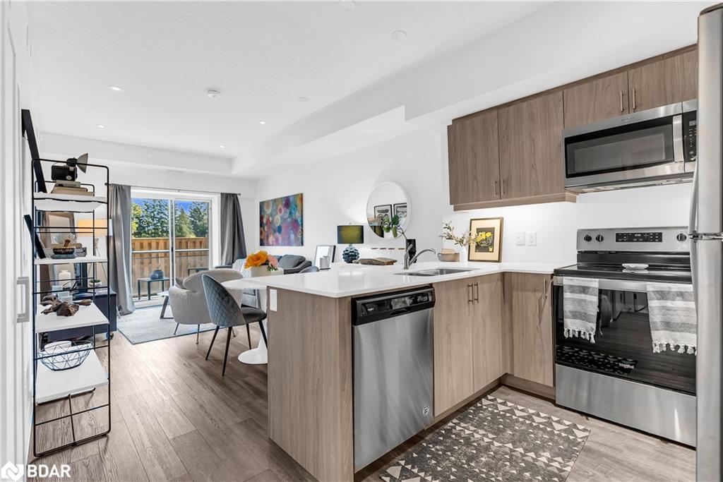 206-16 Markle Crescent, Hamilton, ON - Indoor Photo Showing Kitchen With Stainless Steel Kitchen