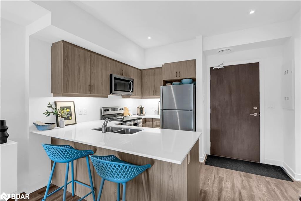 206-16 Markle Crescent, Hamilton, ON - Indoor Photo Showing Kitchen With Stainless Steel Kitchen With Double Sink