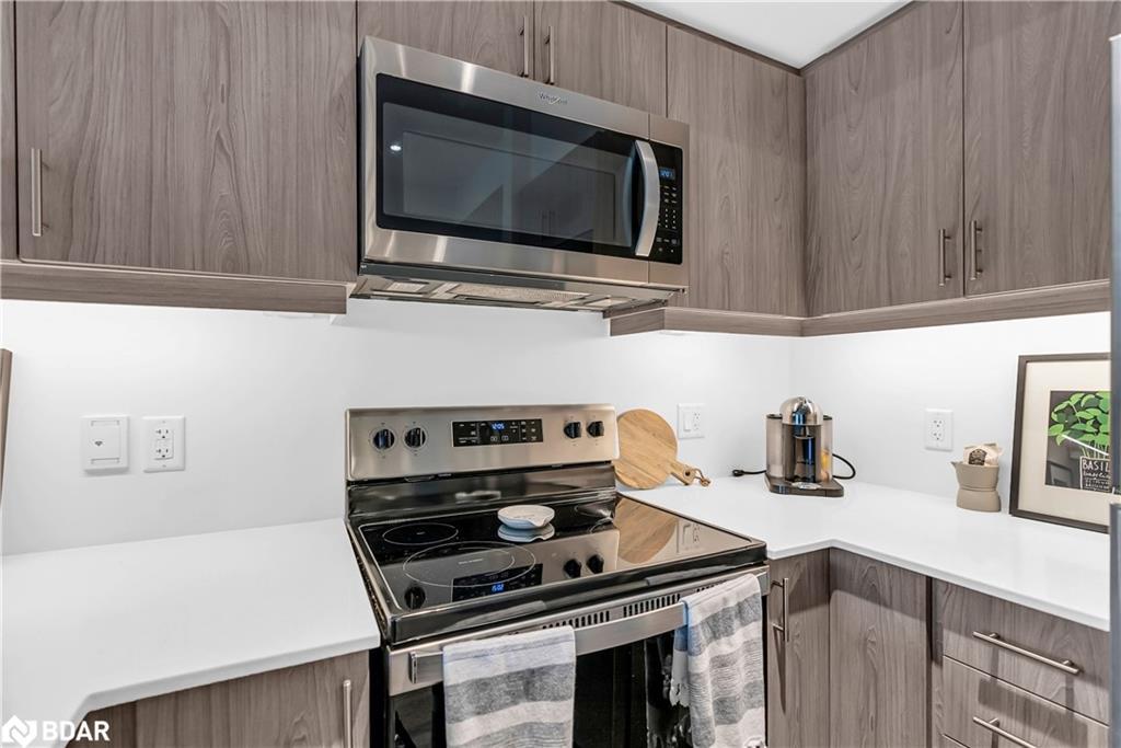 206-16 Markle Crescent, Hamilton, ON - Indoor Photo Showing Kitchen