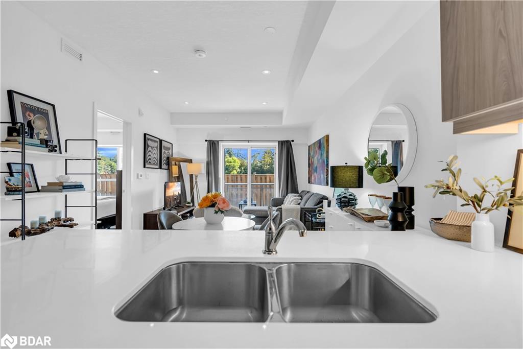 206-16 Markle Crescent, Hamilton, ON - Indoor Photo Showing Kitchen With Double Sink