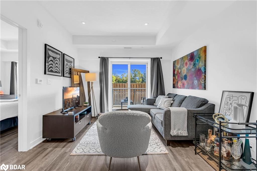 206-16 Markle Crescent, Hamilton, ON - Indoor Photo Showing Living Room