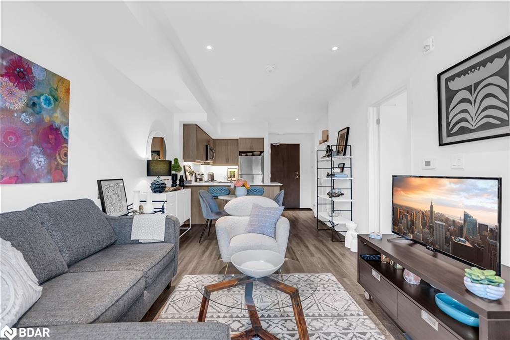 206-16 Markle Crescent, Hamilton, ON - Indoor Photo Showing Living Room