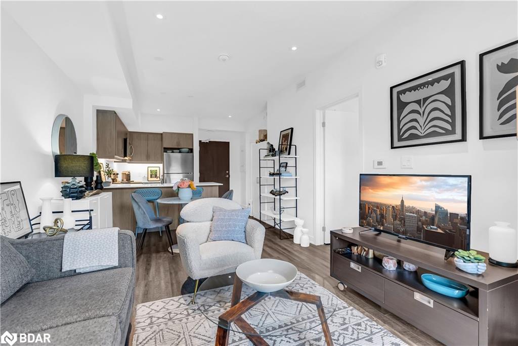 206-16 Markle Crescent, Hamilton, ON - Indoor Photo Showing Living Room