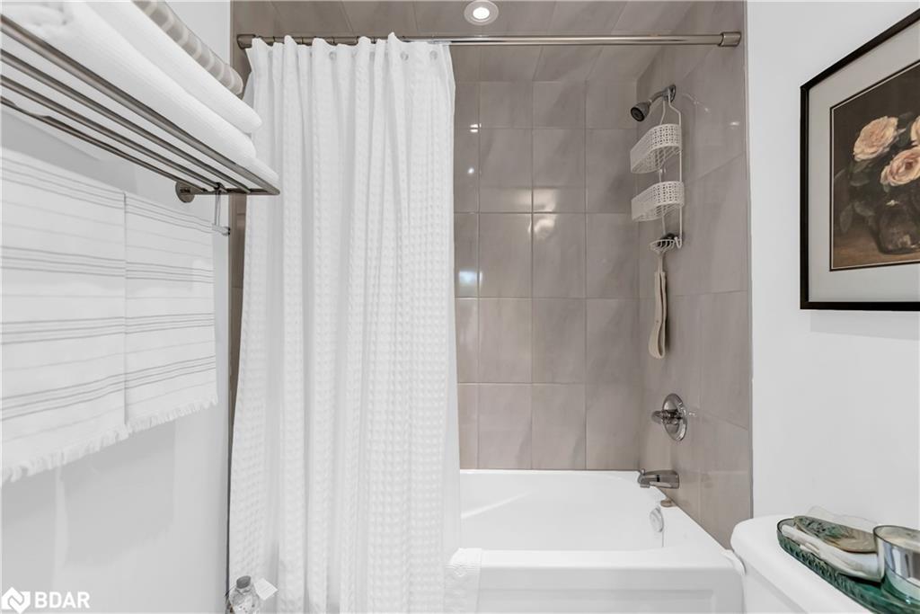 206-16 Markle Crescent, Hamilton, ON - Indoor Photo Showing Bathroom