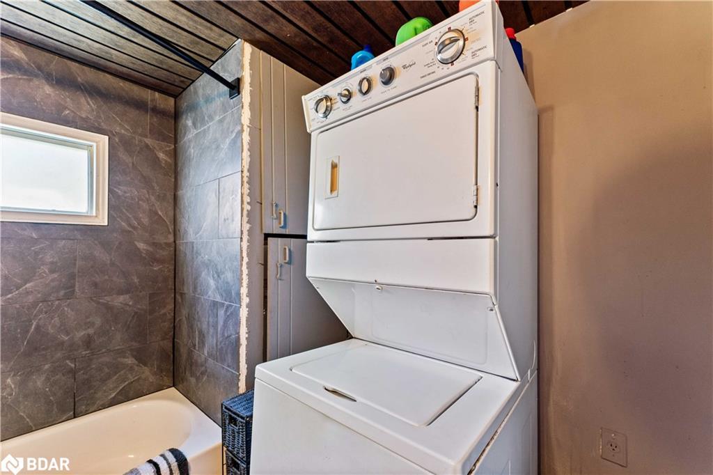 2 East Street, Angus, ON - Indoor Photo Showing Laundry Room