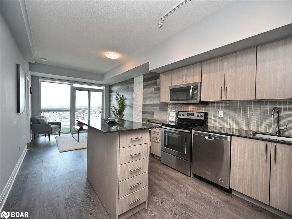 1210-55 Speers Road, Oakville, ON - Indoor Photo Showing Kitchen