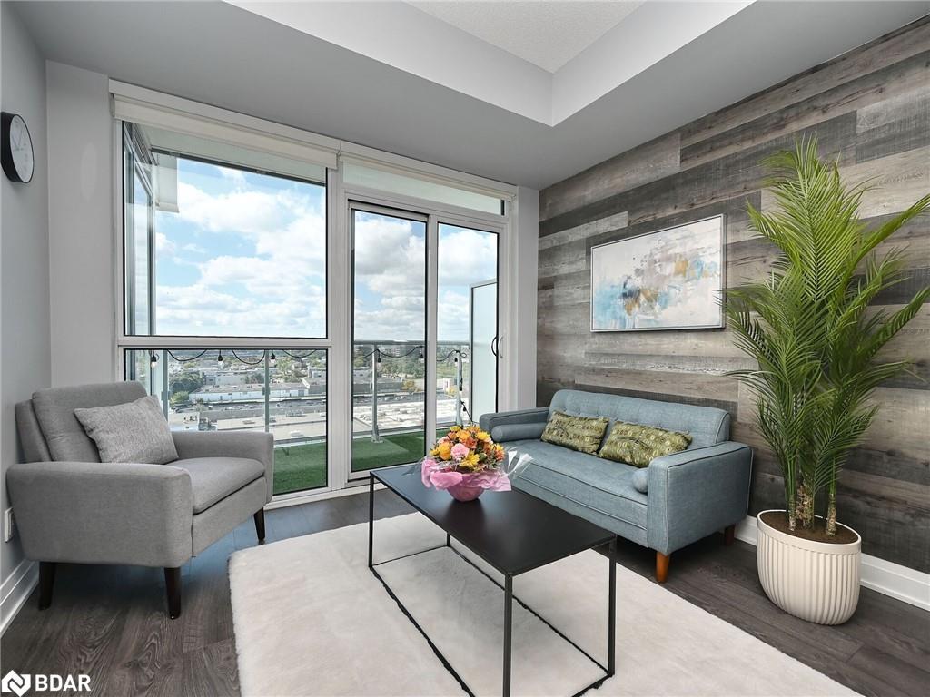 1210-55 Speers Road, Oakville, ON - Indoor Photo Showing Living Room