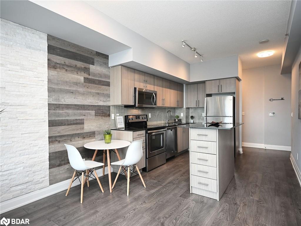 1210-55 Speers Road, Oakville, ON - Indoor Photo Showing Kitchen