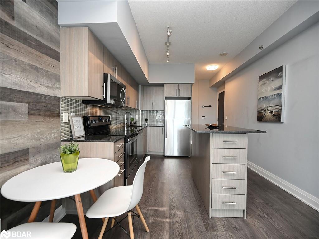 1210-55 Speers Road, Oakville, ON - Indoor Photo Showing Dining Room