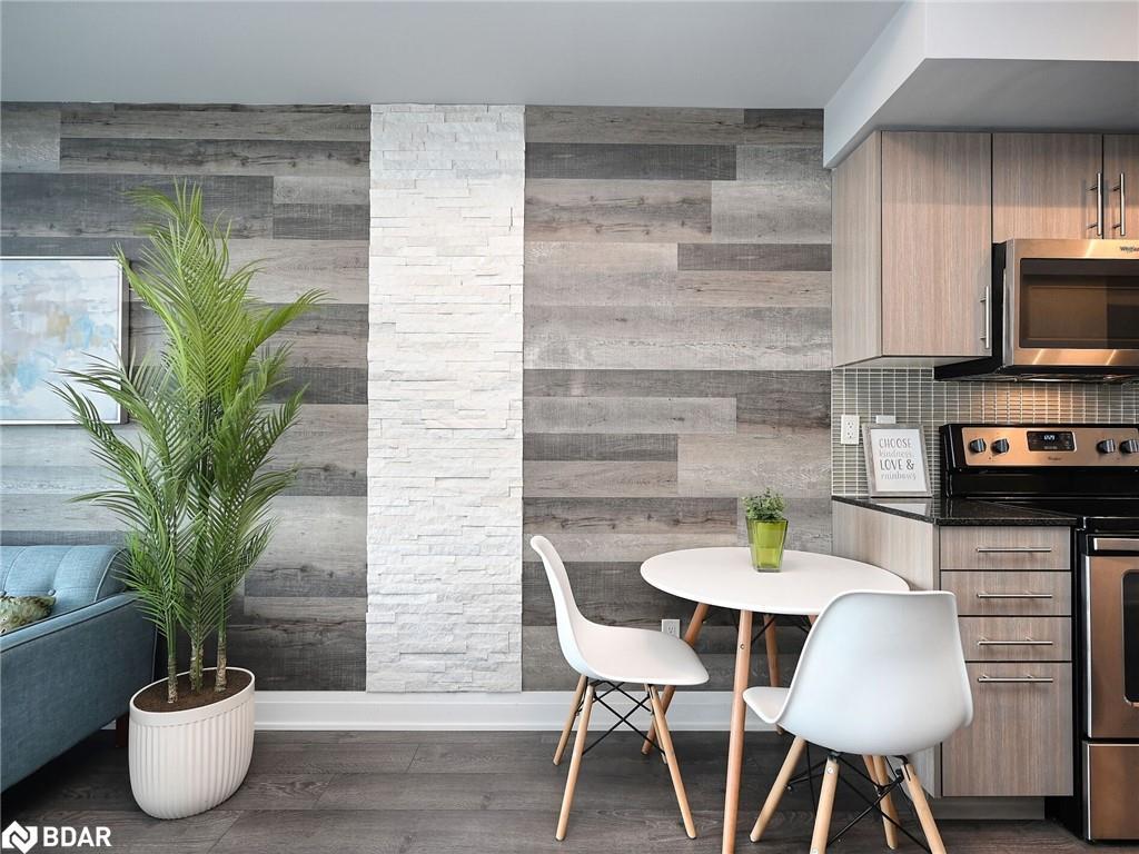 1210-55 Speers Road, Oakville, ON - Indoor Photo Showing Kitchen