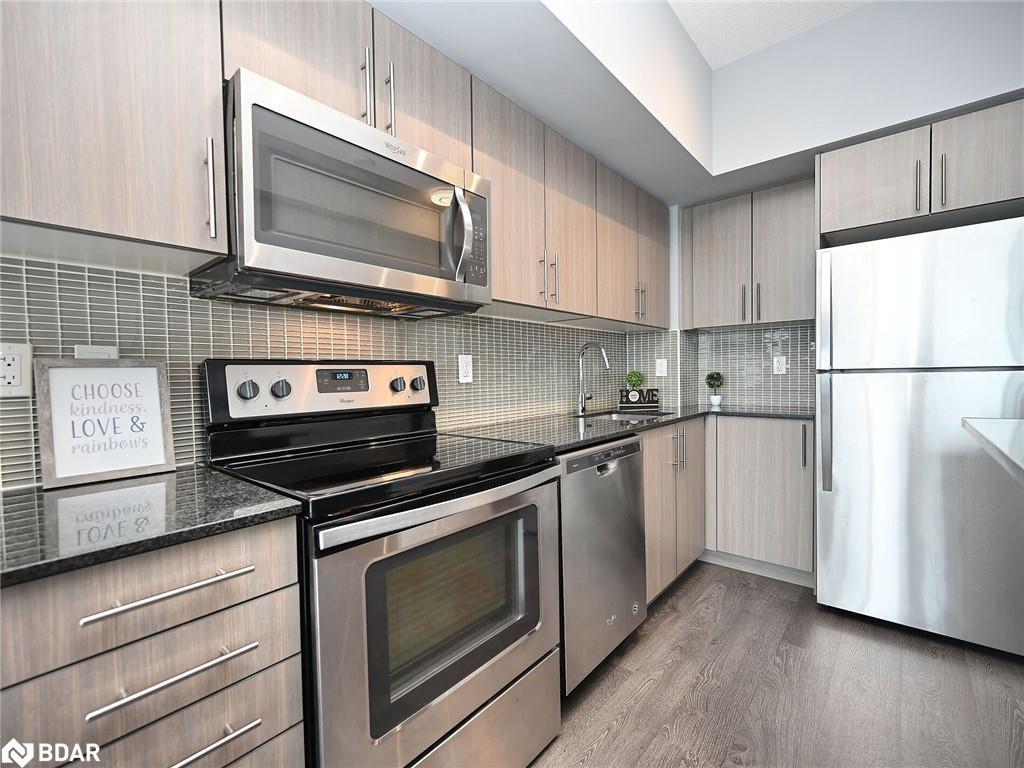 1210-55 Speers Road, Oakville, ON - Indoor Photo Showing Kitchen
