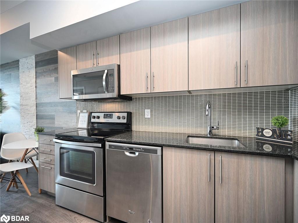 1210-55 Speers Road, Oakville, ON - Indoor Photo Showing Kitchen