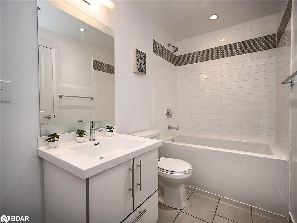 1210-55 Speers Road, Oakville, ON - Indoor Photo Showing Bathroom