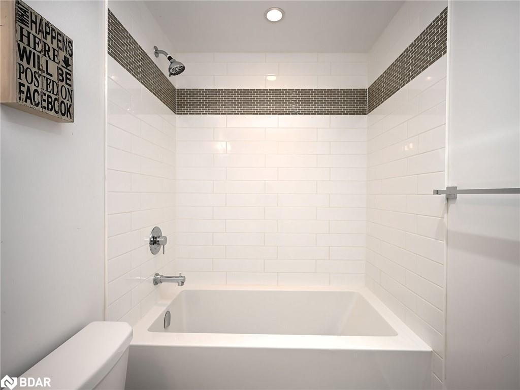 1210-55 Speers Road, Oakville, ON - Indoor Photo Showing Bathroom