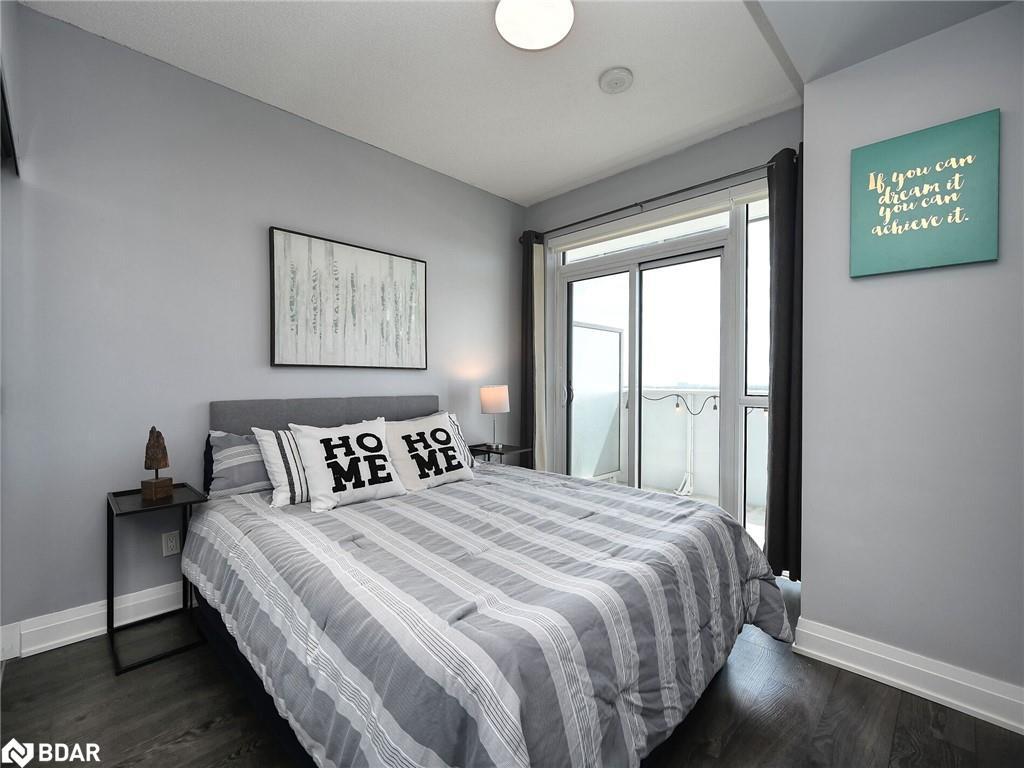 1210-55 Speers Road, Oakville, ON - Indoor Photo Showing Bedroom