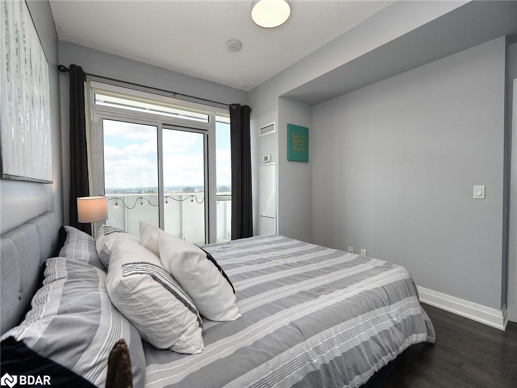 1210-55 Speers Road, Oakville, ON - Indoor Photo Showing Bedroom