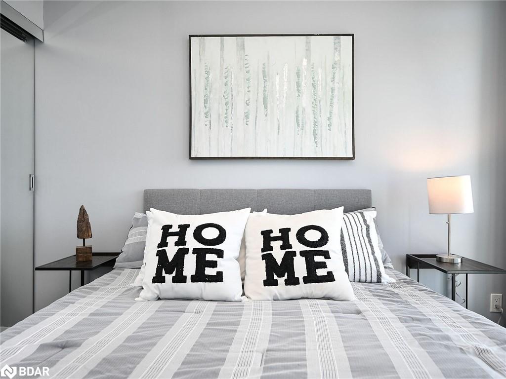 1210-55 Speers Road, Oakville, ON - Indoor Photo Showing Bedroom