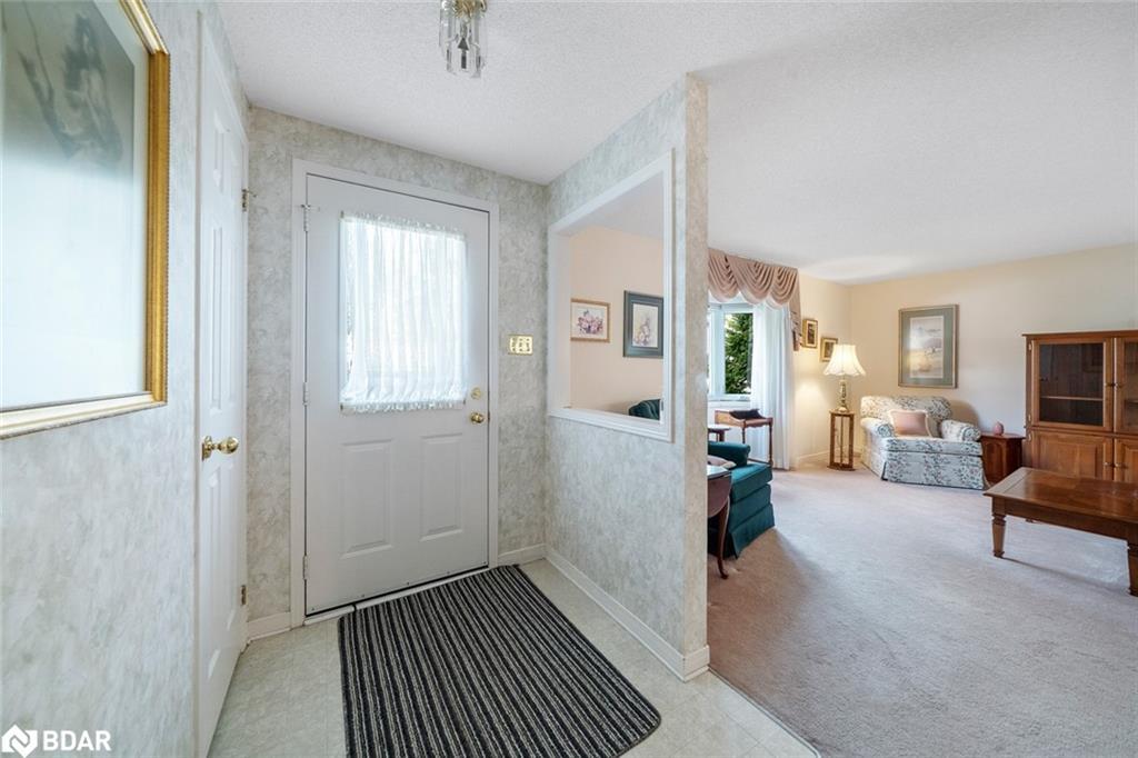 7 Sunset Cove, Innisfil, ON - Indoor Photo Showing Other Room