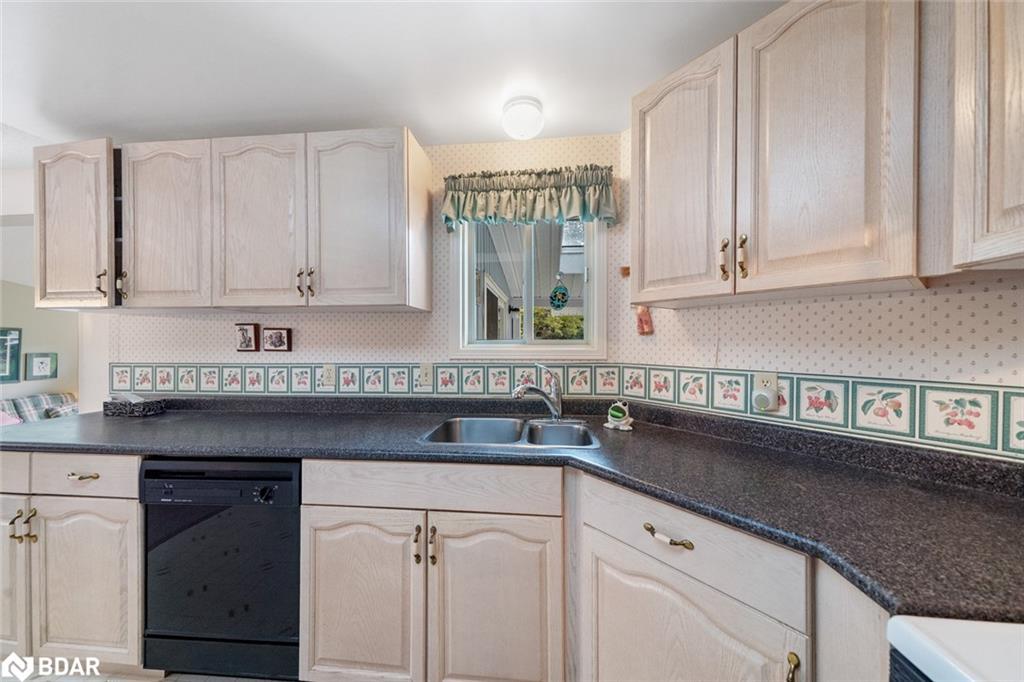 7 Sunset Cove, Innisfil, ON - Indoor Photo Showing Kitchen With Double Sink