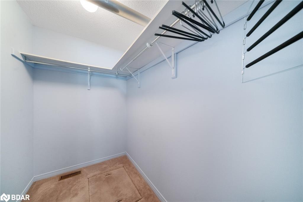 7 Sunset Cove, Innisfil, ON - Indoor With Storage