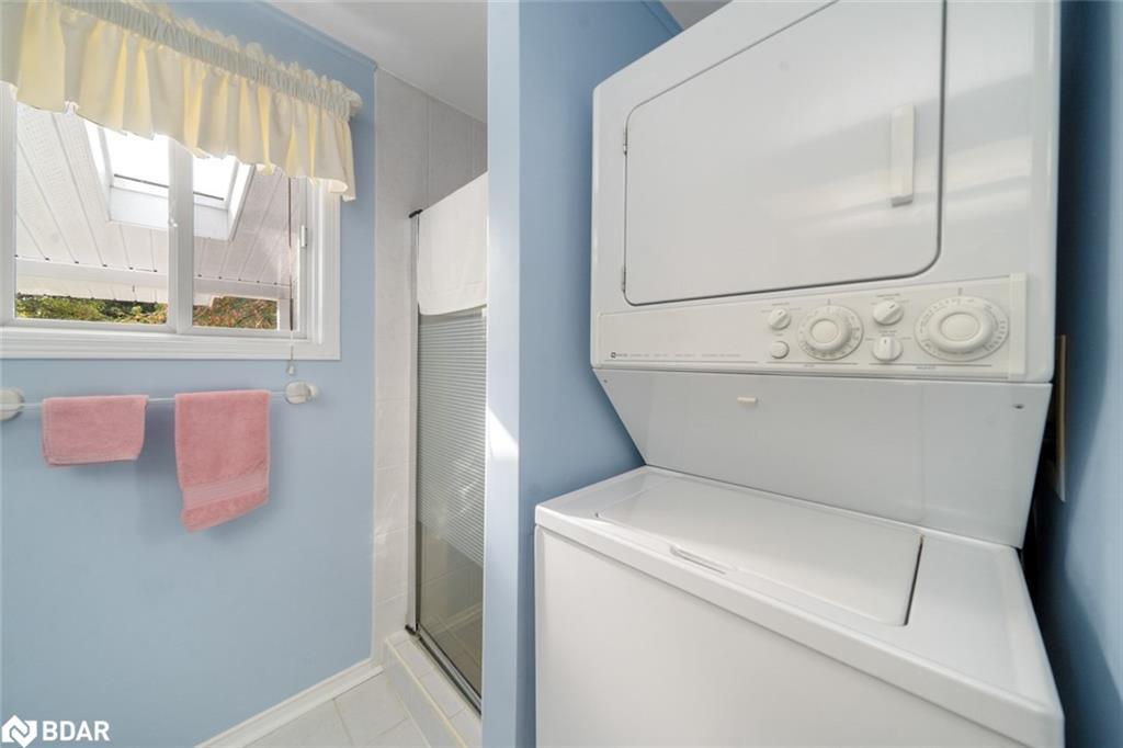 7 Sunset Cove, Innisfil, ON - Indoor Photo Showing Laundry Room