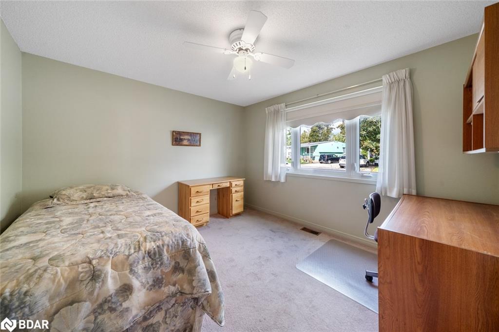 7 Sunset Cove, Innisfil, ON - Indoor Photo Showing Bedroom