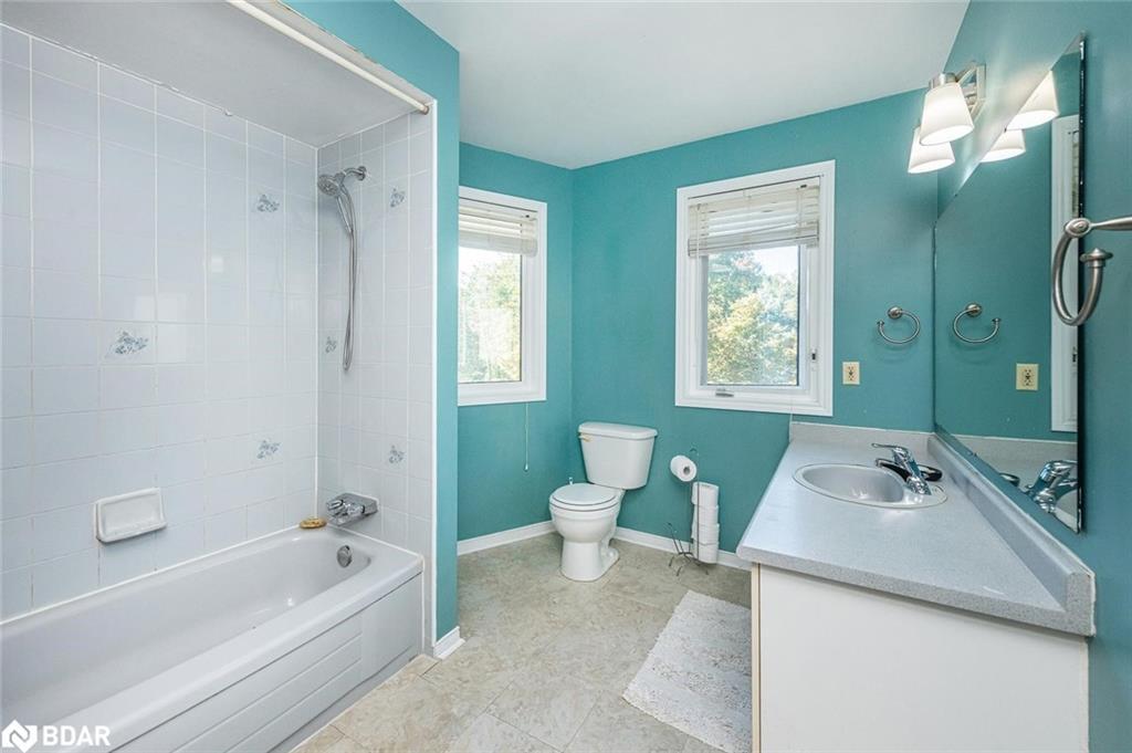 155 Patterson Road, Barrie, ON - Indoor Photo Showing Bathroom