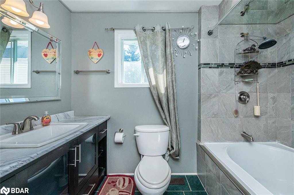 155 Patterson Road, Barrie, ON - Indoor Photo Showing Bathroom