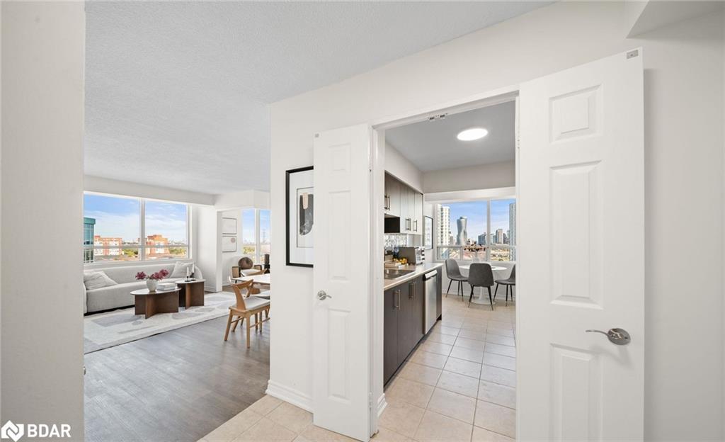 50 Kingsbridge Garden Circle, Mississauga, ON - Indoor Photo Showing Other Room