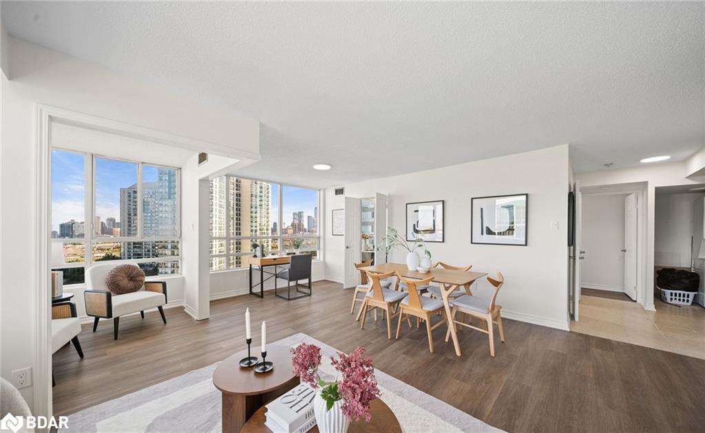 50 Kingsbridge Garden Circle, Mississauga, ON - Indoor Photo Showing Living Room