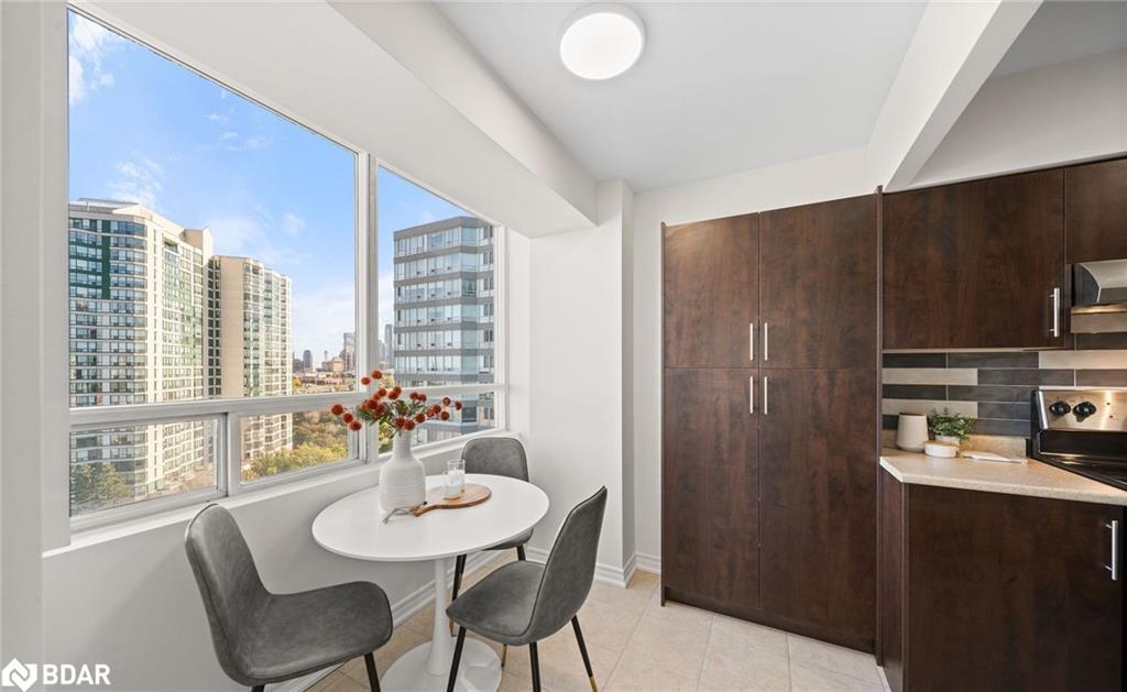 50 Kingsbridge Garden Circle, Mississauga, ON - Indoor Photo Showing Other Room