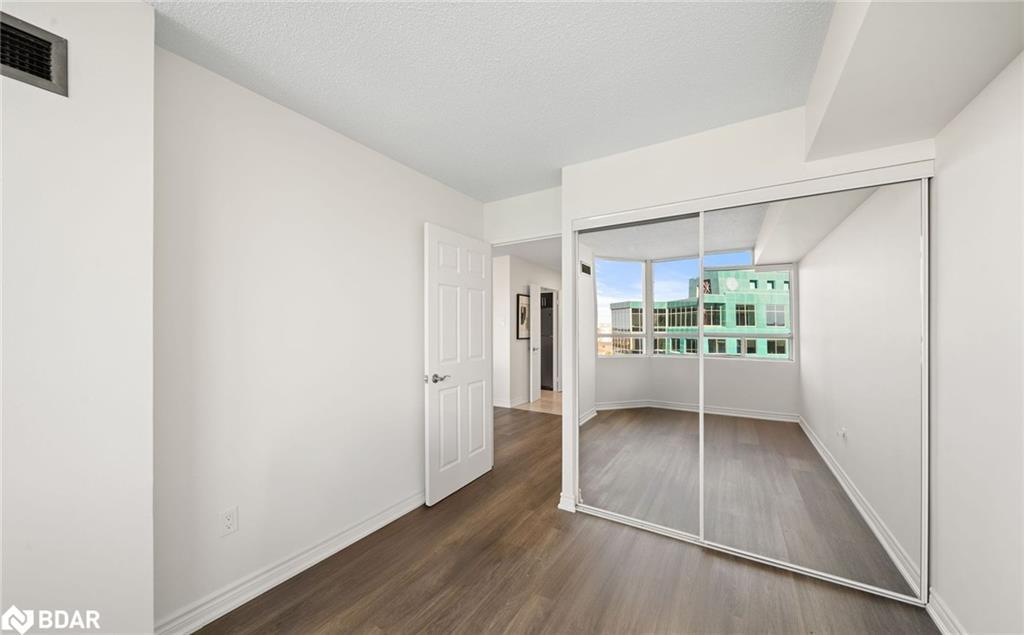 50 Kingsbridge Garden Circle, Mississauga, ON - Indoor