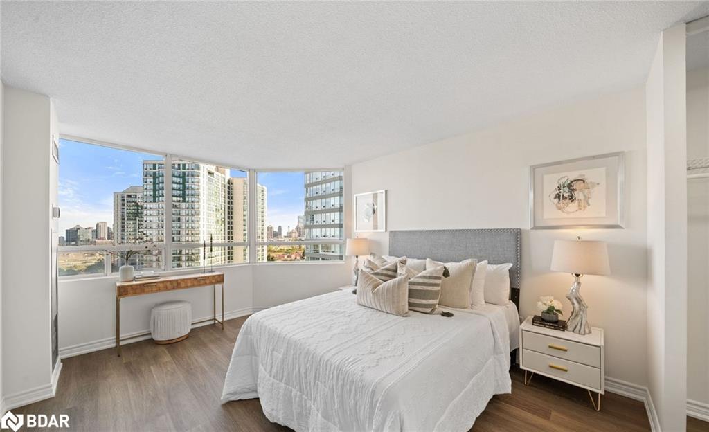 50 Kingsbridge Garden Circle, Mississauga, ON - Indoor Photo Showing Bedroom